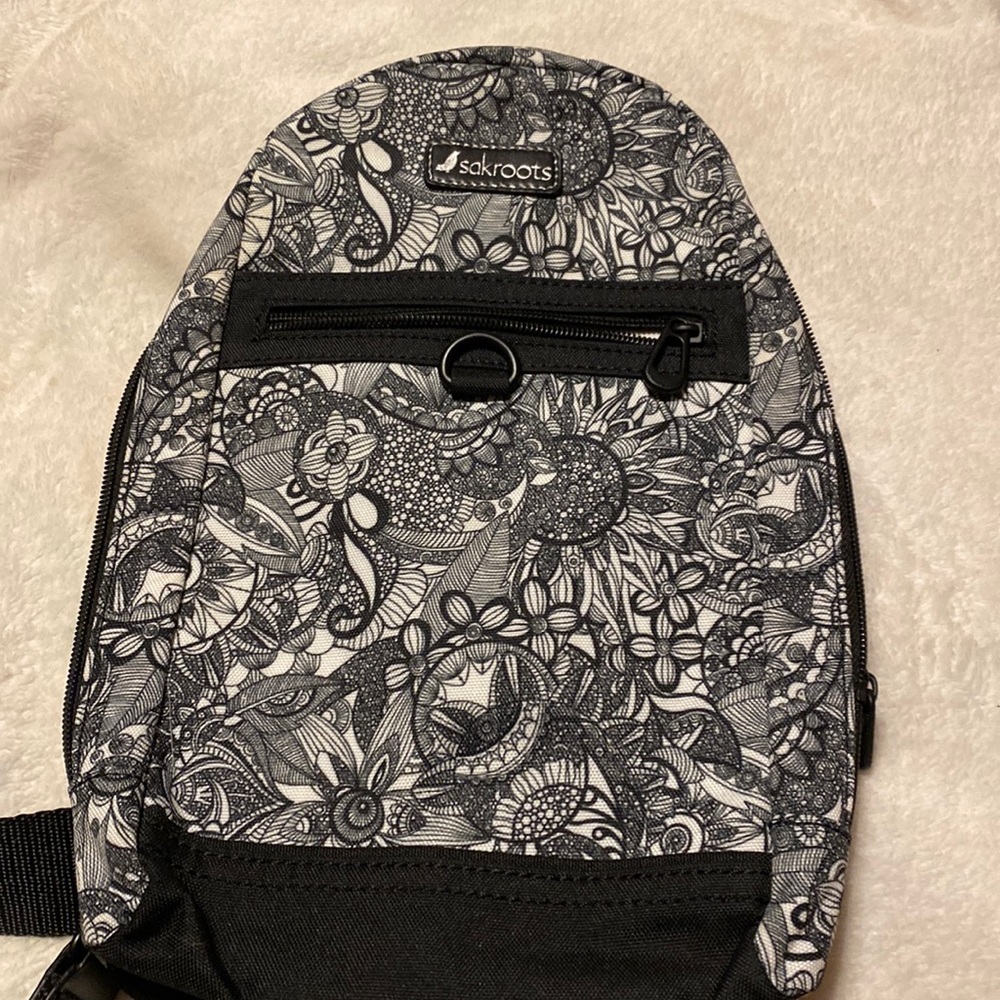 Sak roots sling black and white bag